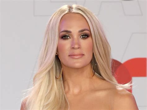 naked pictures of carrie underwood|Carrie Underwood Goes Nearly Naked in Photos of her in Bikini。